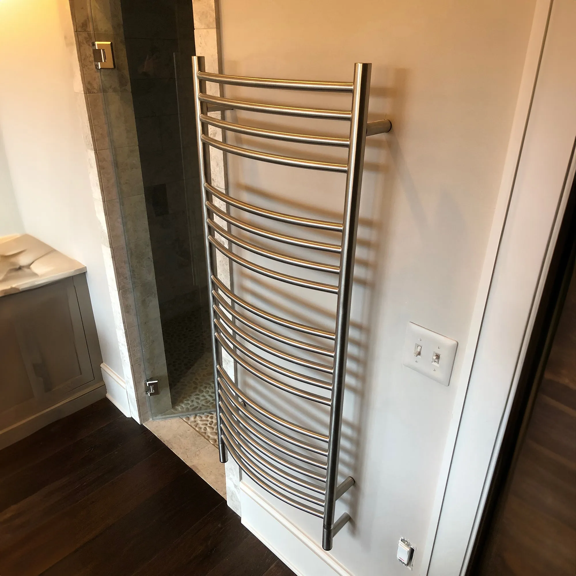 Amba DCP Jeeves Model D Curved 20 Bar Hardwired Towel Warmer in Polished